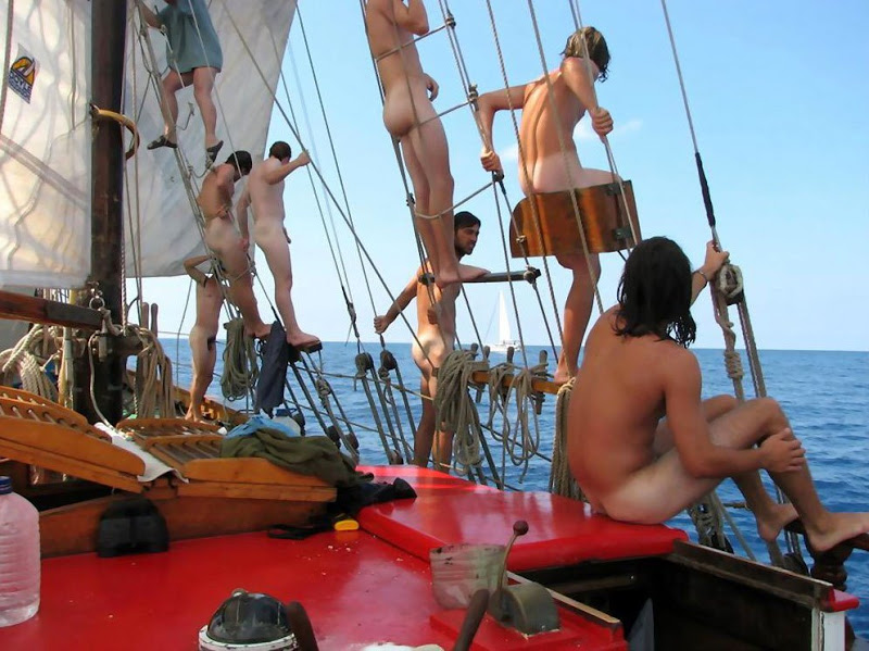 Guys caught naked on a boat - Spycamfromguys, hidden cams ...