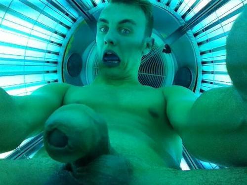 Hidden Cam Tanning Bed Nude - Naked guys on the tanning bed - Spycamfromguys, hidden cams spying on men