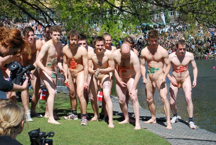 group of men running naked outdoor - Spycamfromguys, hidden cams spying on ...