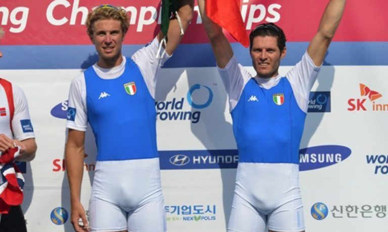 italian-rowers-bulge. 